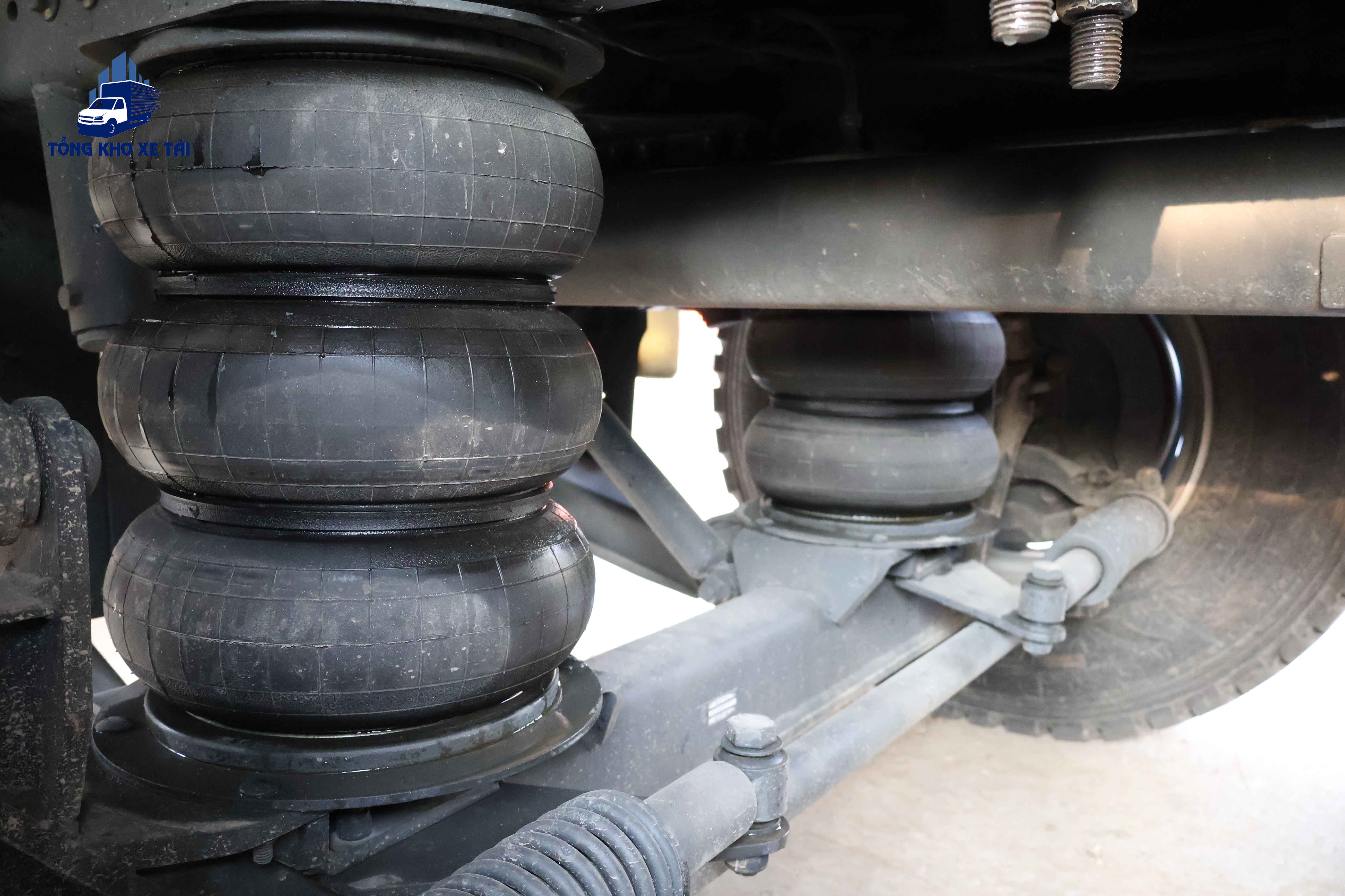 XE TẢI 5 CHÂN CHENGLONG H7 360Hp THÙNG MUI BẠT ĐỜI 2026